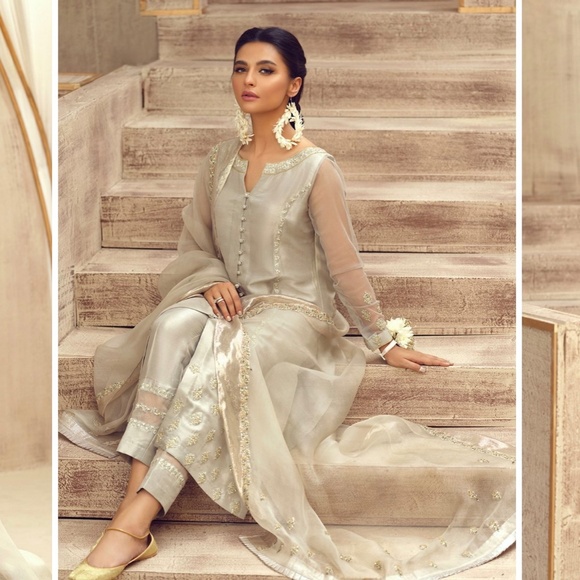 Umsha by Uzma babar formal 3 piece dress - Picture 3 of 8